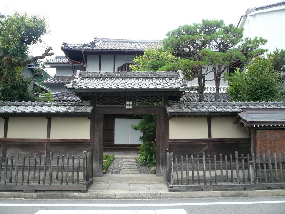 三楽荘門および塀 三楽荘門および塀