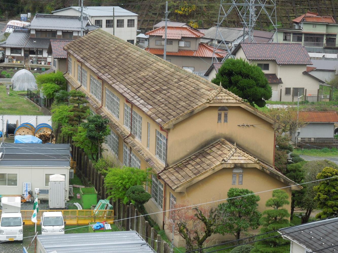 外観 ヤマモトロックマシン自治寮独身棟