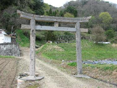 宝山神社の石鳥居