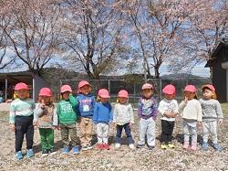桜の木の下で記念撮影です.jpg