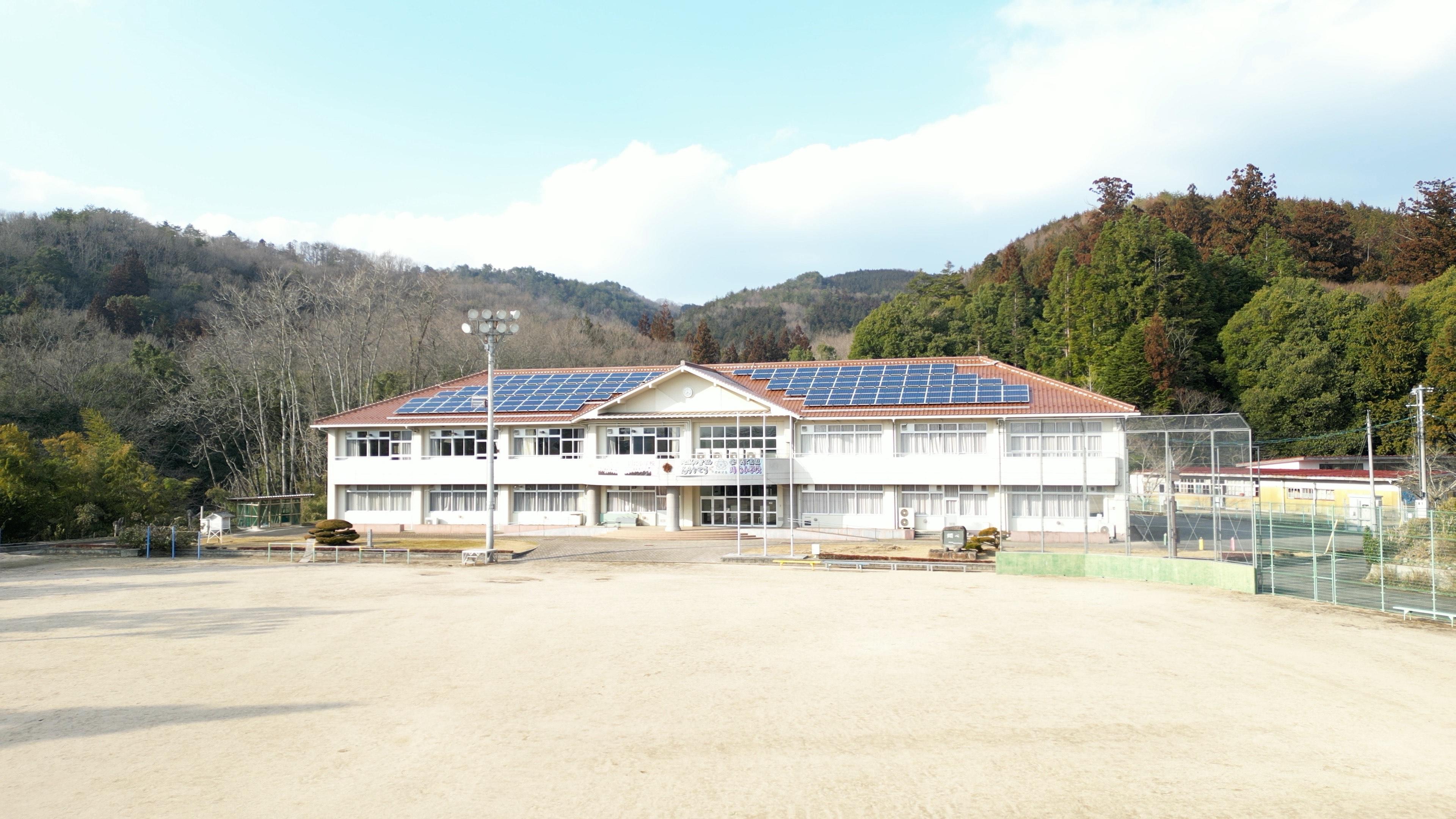 学校外観.JPG