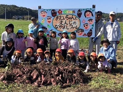 馬場地区の方との芋ほり「大豊作」 (1).jpg