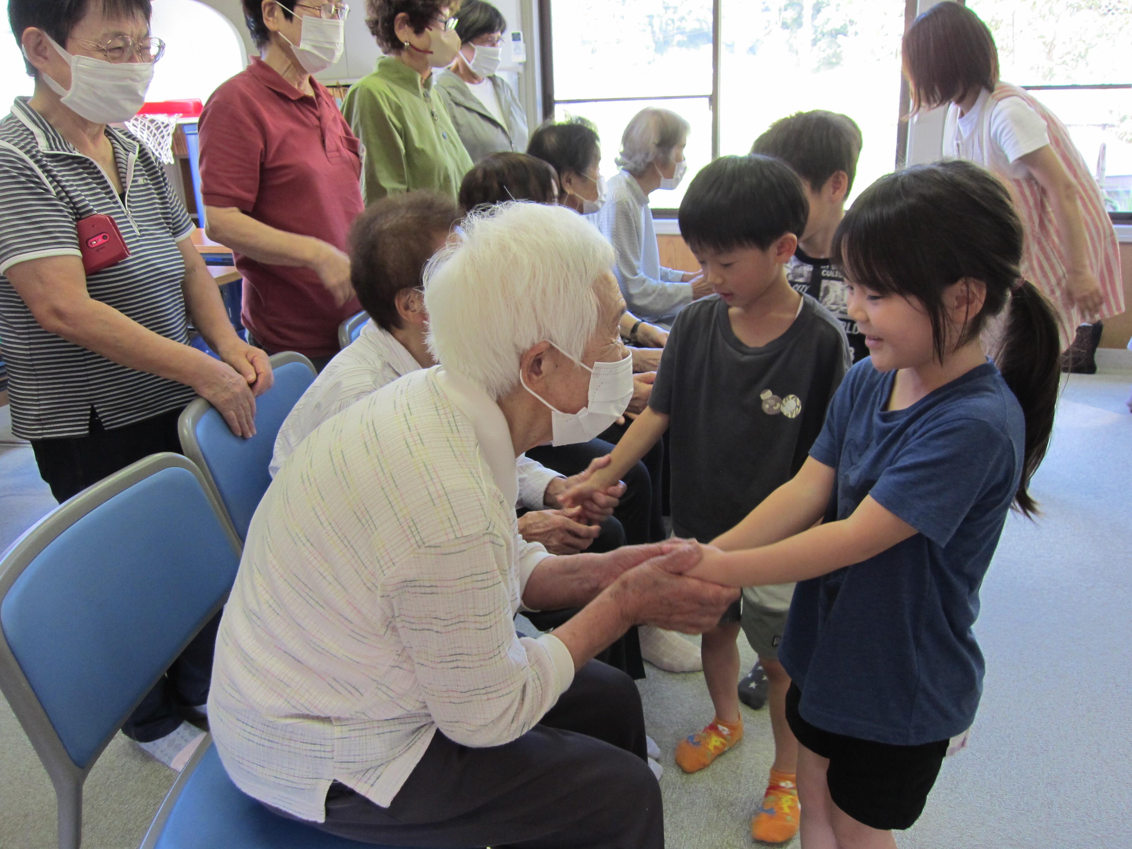 ふれあい広場(地域の方と).JPG