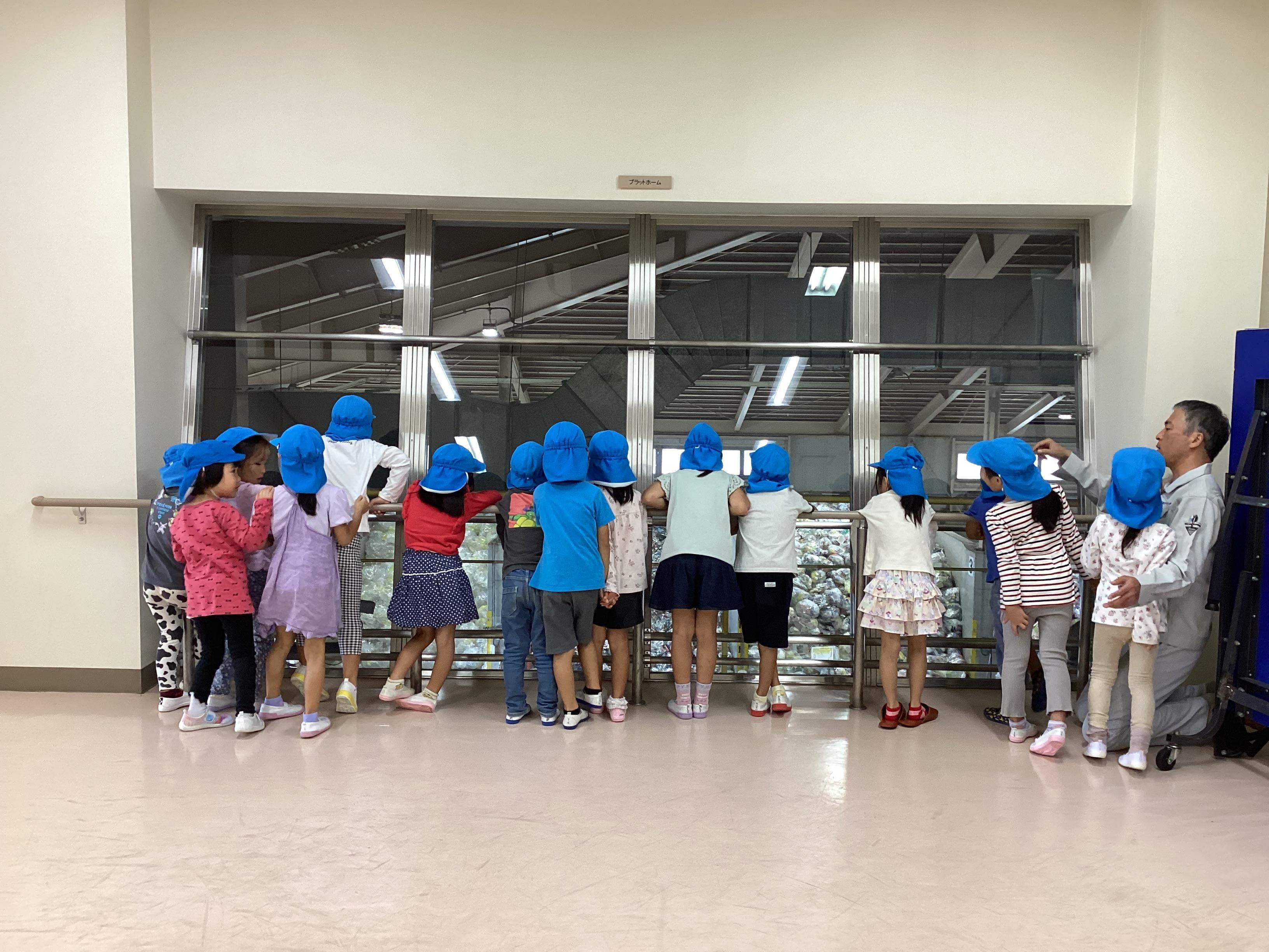 5リサイクルプラザへ見学.JPG