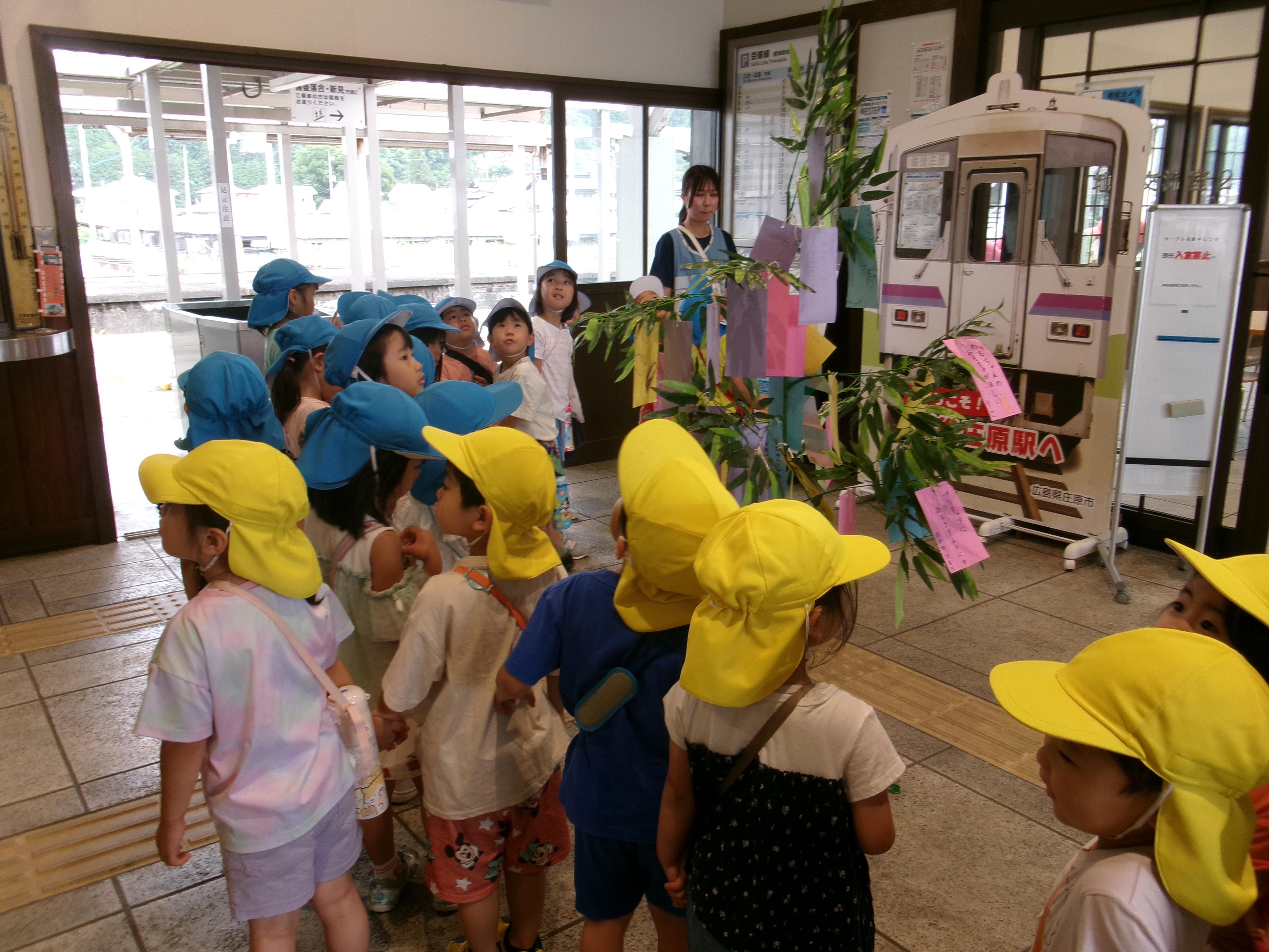 庄原市まちづくりイベント 月組・星組が七夕飾りに参加